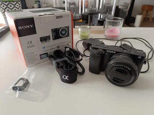 Sony Alpha 6000 24,7MP Digitalkamera Kit 16-50mm Inkl. 128GB SD Karte