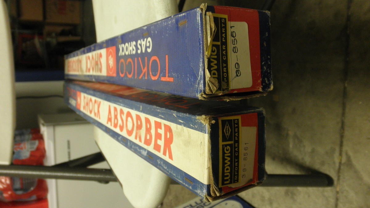 2xDatsun#56210-U0125/U0126,Tokico#C2199 R.Shock Absorbers 71