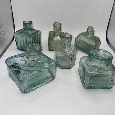 Paar antike Aqua Glas Tintenfässer - Polycon Patent 67690 & J. Field Rd 660694