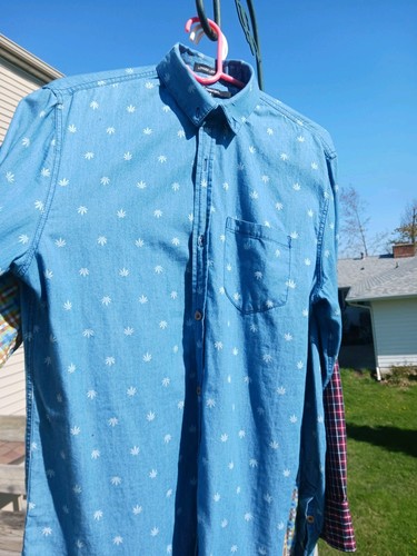 420! 420! 420! 420! 420!This shirt pops! Chill Cannabis leaf design! Men's M.