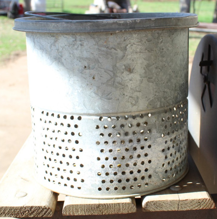 Vintage Galvanized Minnow/Bait Bucket with Lid 8 1/2" & Fish Stringer