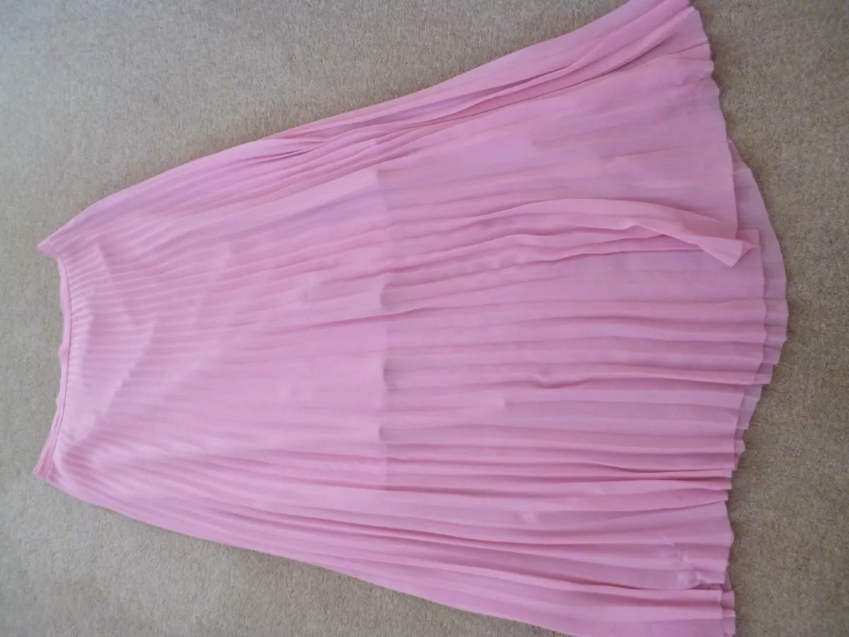 Me and em top pink pleated skirt
