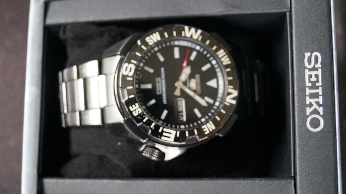 Seiko 5 Sports SNZE83 7S36-02P0 42mm Automatic watch day date at 3