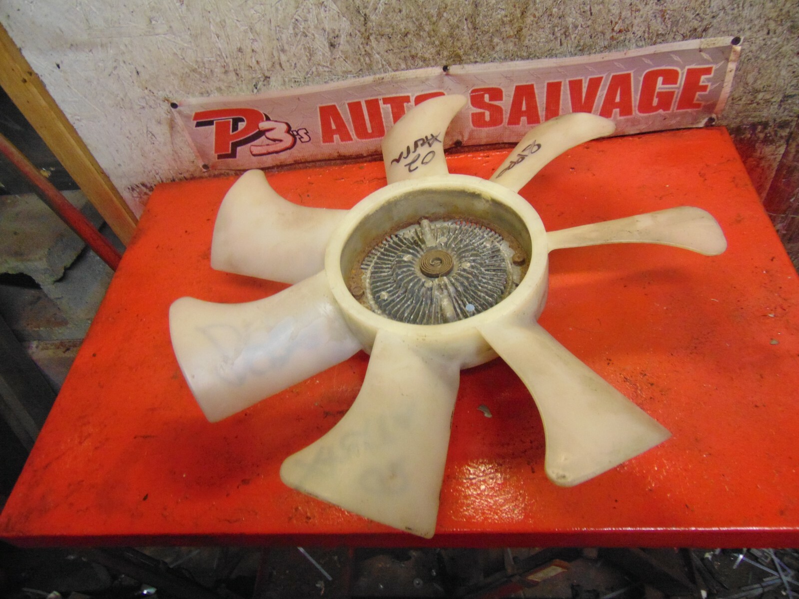 00 01 03 04 02 Nissan Xterra oem 3.3 v6 radiator cooling clutch fan