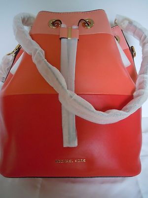 SUPER  MICHAEL KORS BUCKET DOTTIE COLOR BLOCK GRAPEFRUIT & PINK LEATHER BAG Michael Kors Voyager Large Color-Block Signature Logo Tote  main image 2