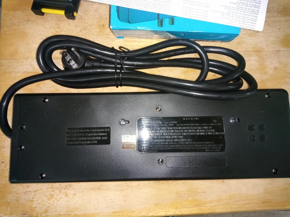 BELKIN BE108230-12 Home/Office Surge Protector 12-Outlet - Image 3 of 4