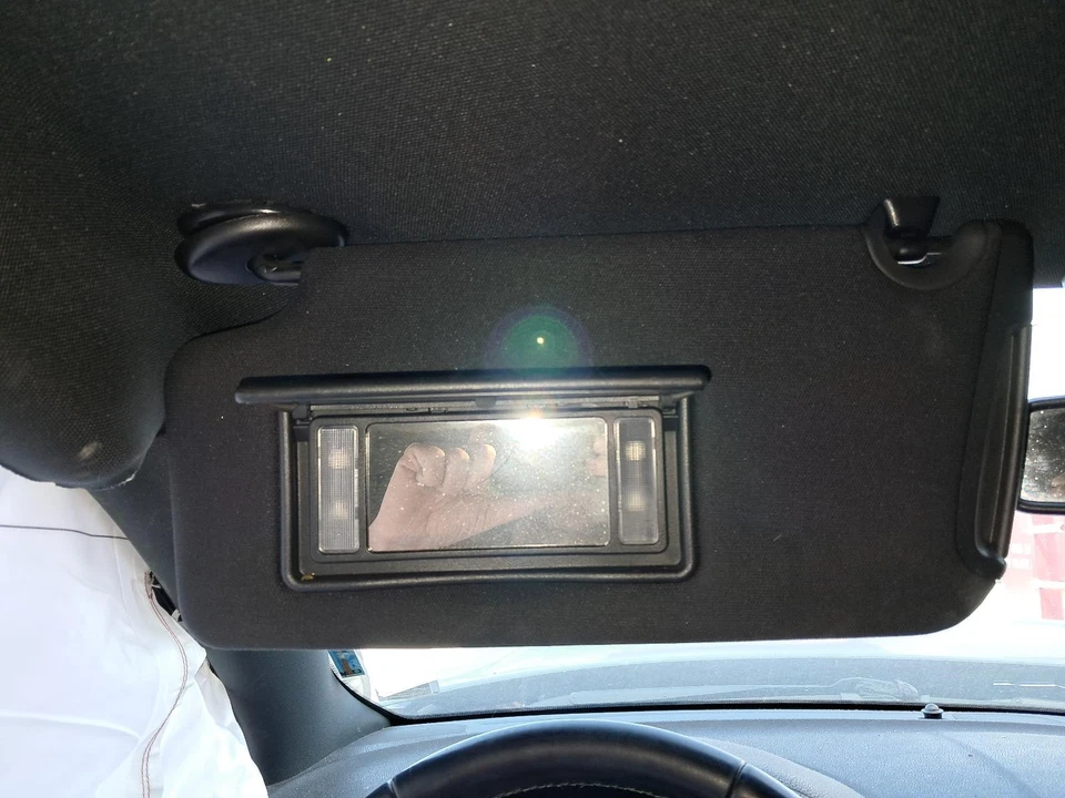 Parasol izquierdo usado se adapta a: Chrysler 300 2019 iluminado sin doble panel panorámico Foto 2 de 4