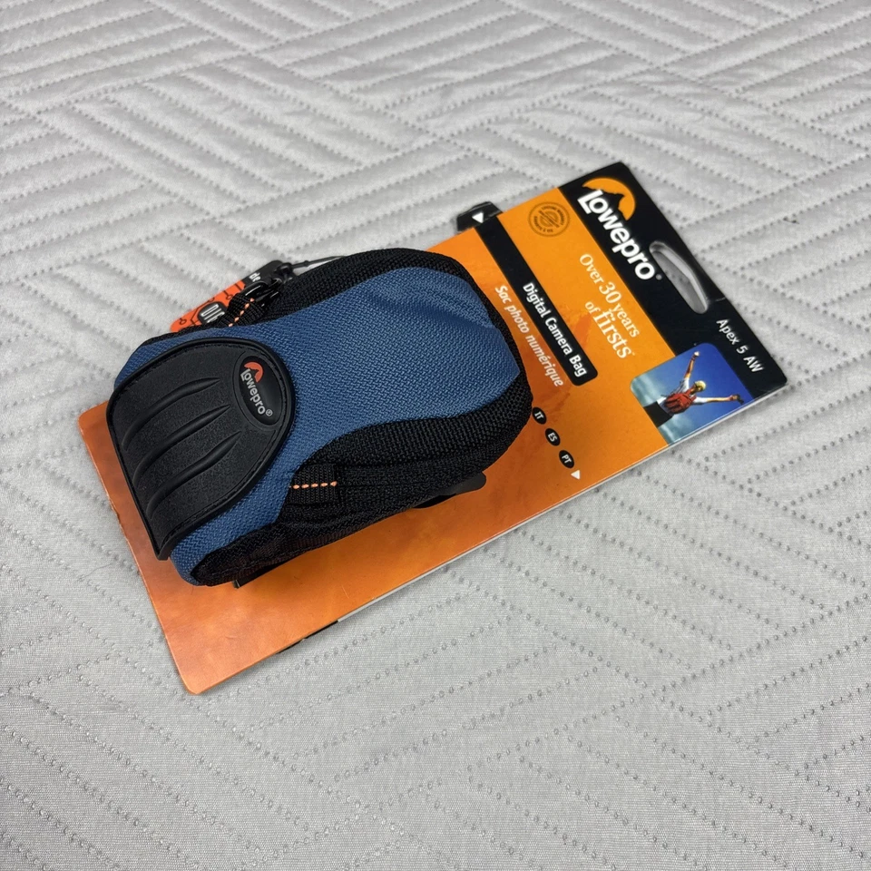 Lowepro Apex 5 AW Compact Case Blue/Black for Ultra Compact Cameras - Image 2 of 4