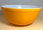 Pyrex Yellow Mixing Bowl 403 Nesting 2.5 Qt Vintage Milk Glass Ovenware USA