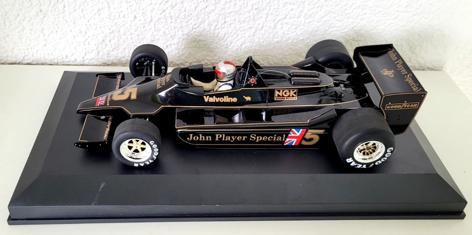FORMULA 1 1:18 M. ANDRETTI LOTUS 79 CAMPIONE DEL MONDO 1978 JOHN PLAYER SPECIAL - Immagine 3 di 4