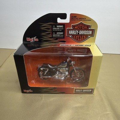 Maisto Series 20 Harley Davidson 1/18 Die-Cast Replica 2002 Xl