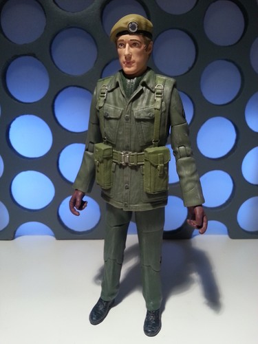 Doctor Who Captain Mike Yates with Gun Rifle UNIT 1971 Set Classic 5" Figure - Picture 2 of 9