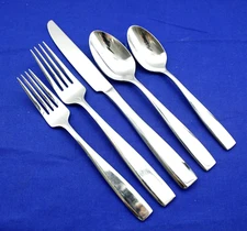 5 PIECE PLACE SETTINGS MADISON AVENUE ONEIDA 18-0 STAINLESS FLATWARE