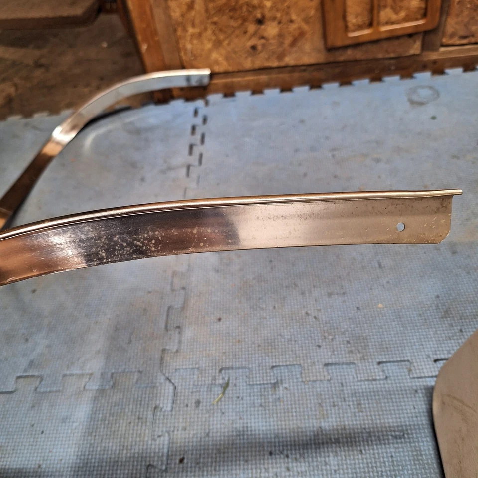 Pontiac Lemans 1973 rueda moldura moldura OEM GM #9630055 trasero izquierdo Foto 2 de 4