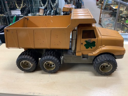 Ertl Dump Truck - preowned worn and damged - cones as seen - 第 4/16 張圖片
