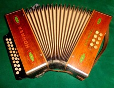 Made in Germany  Hohner  Erika Erica  Bb/Eb  Diatonic Button + Hohnerstraps