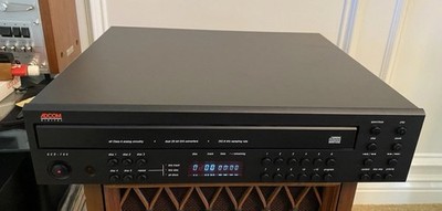 ADCOM GCD-700 Audiophile 5-disc CD Changer Player. Burr-Brown DACs