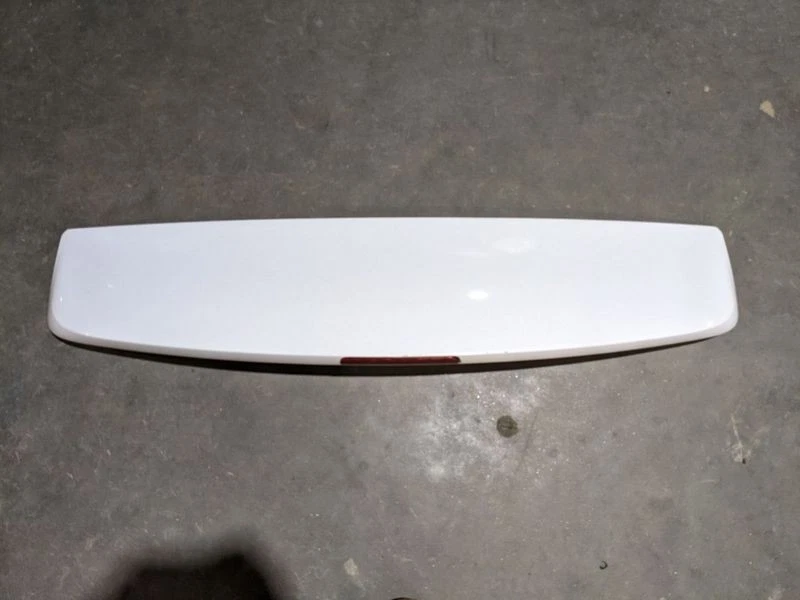 Dodge Caravan 2011-2019 alerón trasero con luz de freno blanco OEM Foto 2 de 4