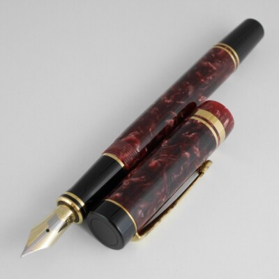 Parker Duofold Fountain Pen Marble Maroon 18K Gold F Pt