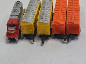 Micro Machines Galoob 1989 Santa Fe Train Diesel Locomotive Box Cars Burlington 