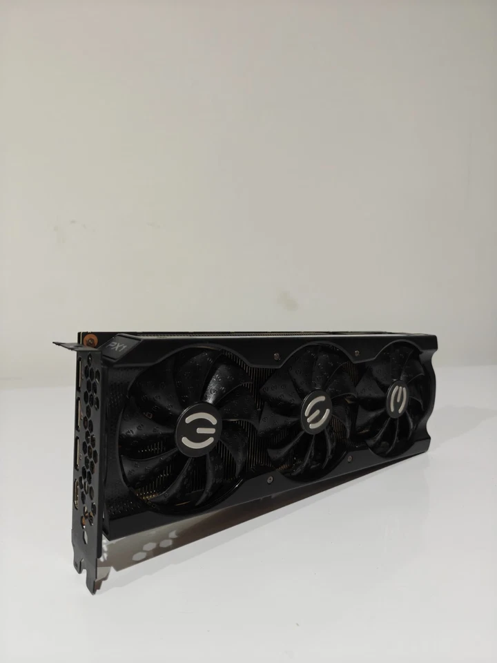 EVGA XC3 Ultra GeForce RTX 3070 8GB RAM - Graphics Card - Excellent Condition - Image 3 of 4