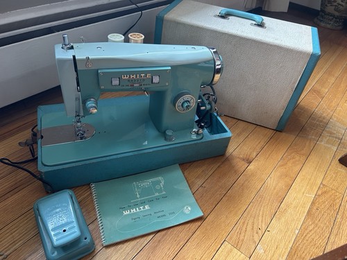 Vintage White Zigzag Sewing Machine w Pedal Case Manual MOD 2335 Turquoise VIDEO - Picture 6 of 22