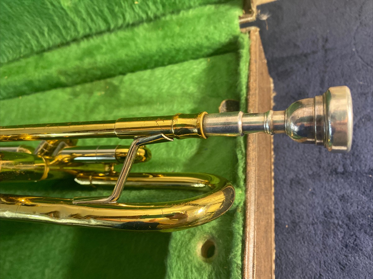 Vintage Getzen 300 Series Trumpet with 5c Mouthpiece And Hard Case
