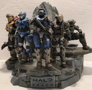 halo reach noble team statue