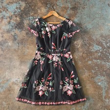 Adrianna Papell Black Floral Dress Size 6 Tulle Embroidered Mesh Fit & Flare