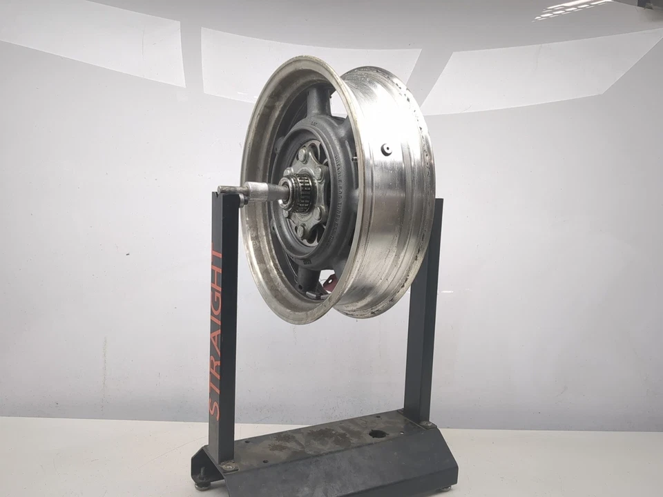 Llanta trasera recta 97-09 Yamaha Royal Star Tour Deluxe XVZ1300LT 15X4,00 Foto 2 de 4