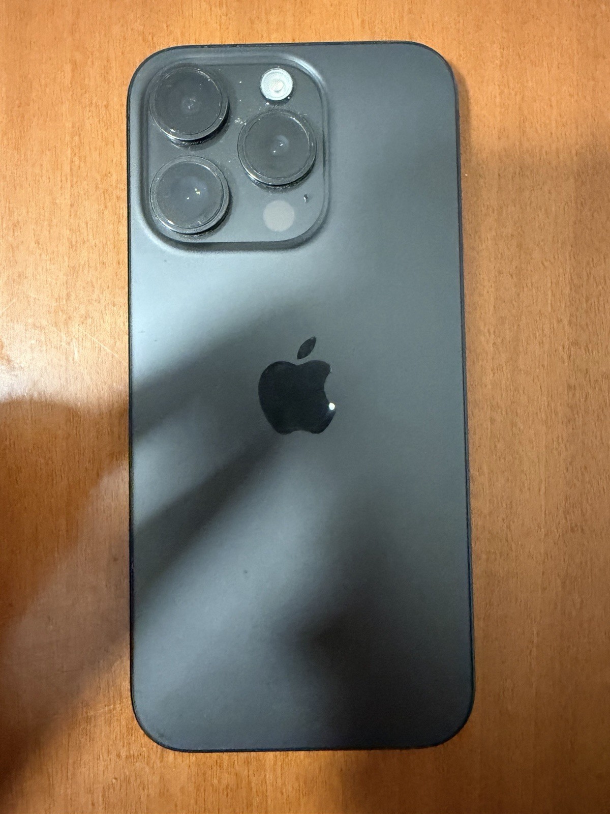Apple iPhone 15 Pro iOS Nero - Stato batteria 85% (foto dettagli)