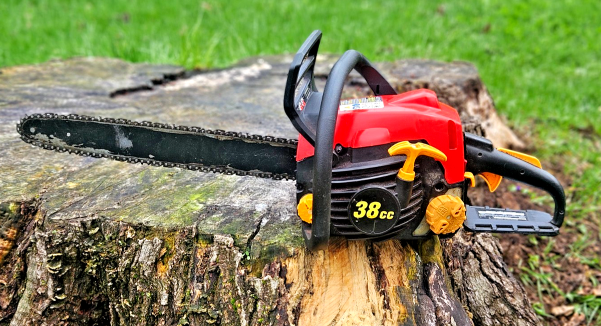 Homelite 33cc Chainsaw Runs GREAT Needs Minor repair See Video