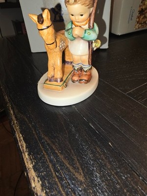 Goebel - Hummel HUM 20  Prayer Before Battle  Full Bee New in Box BX4