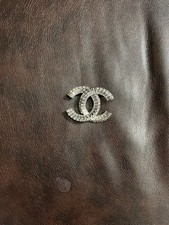 Women’s EUC; CZ Broach Pin Silver Tone Fashion Jewelry. Very Fashionable Design