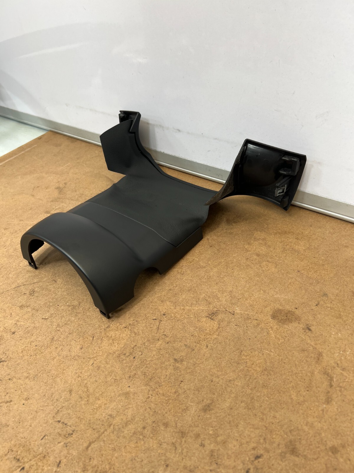 2009 2017 Audi Q5 Steering Wheel Column Upper Trim Cover OEM