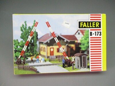 Faller F120173 – Kit Passage à Niveau HO – Modélisme Ferroviaire – 42 Pièces Pour Décor De Train Miniature