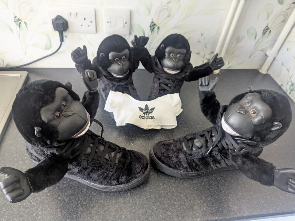 Adidas Jeremy Scott JS Gorilla 2012 V24424 UK9 & UK5 Mr And Mrs Matching Pair - Image 2 of 4