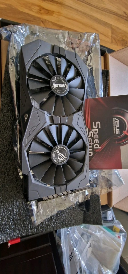 Asus ROG Strix AMD Radeon RX 570 4GB GDDR5 Graphics Card (90YV0AJ0-M0NA00) - Image 4 of 4