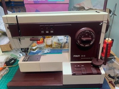 PFAFF Synchrotronic 1229 Sewing Machine with Pedal/ Cord ,case ,serviced