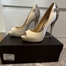 Badgley Mischka Karolina Ivory Satin Crystal Embellished Peep Toe Pumps Size 6.5