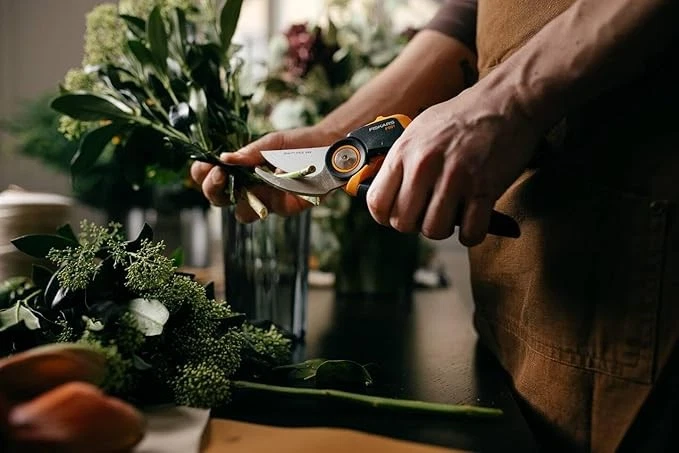 Fiskars Bypass-Gartenschere L, X-series PowerGear, P961, Mit Rollgriff - Bild 2 von 4