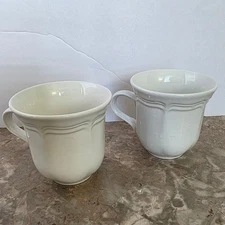 Mikasa French Countryside F9000 Ivory Cream Set of 2 Coffee Cups Mugs Japan