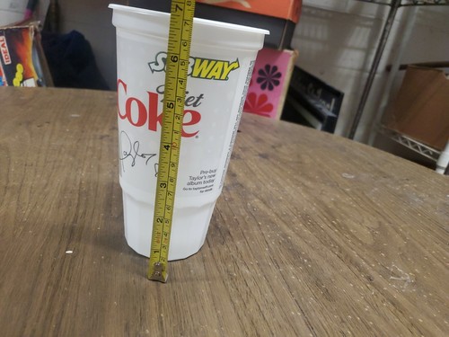 TAYLOR SWIFT 1989 SUBWAY COLLECTIBLE CUP NEW MERCH GOODS PRINTED SIGNATURE POP - Picture 9 of 10