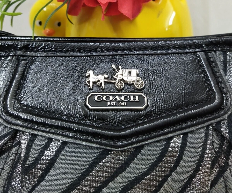 Бумажник с ремешком Coach Madison серый холщовый кожаный отделка зебра с принтом большой - Изображение 3 из 4