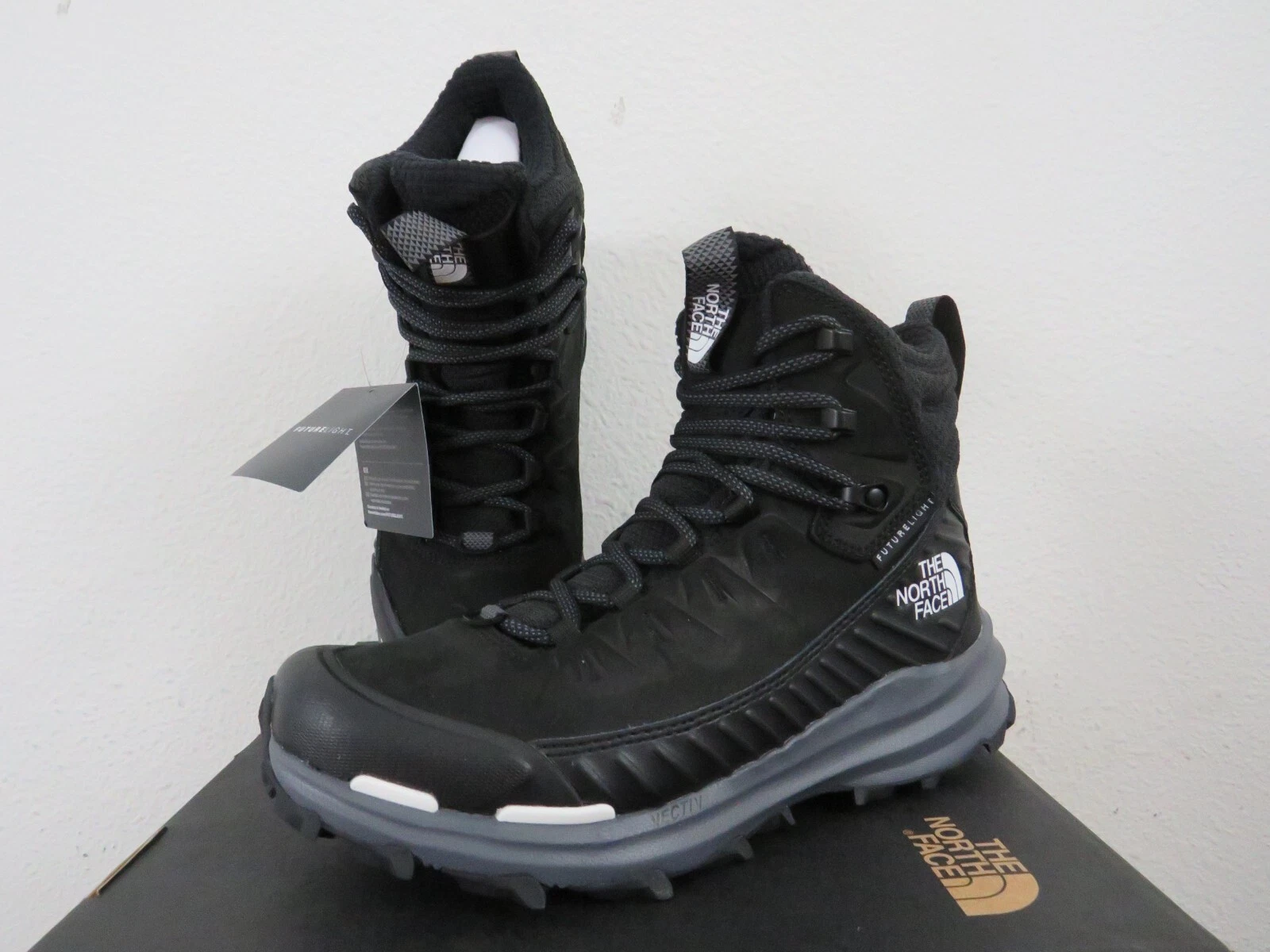 Womens The North Face Vectiv Fastpack Snow Insulated Waterproof Boots - Black
Opens in a new window