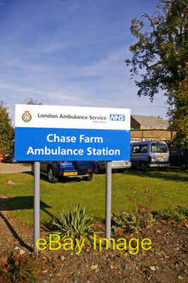 Foto 6x4 Chase Farm Ambulance Station, The Ridgeway, Enfield Schild draußen c2008
