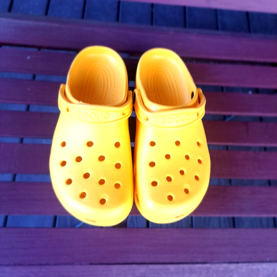 Crocs Classic Clogs, Unisex, Yellow/Sunflower, W12/Men display picture 2