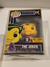 Funko Pop! The Joker Batman DC Blacklight Hot Topic Exclusive # 370 w/ Protector