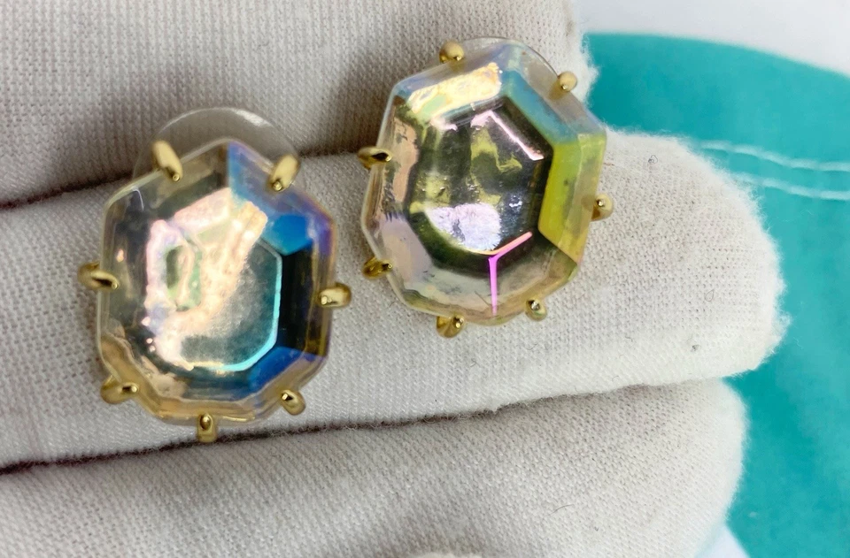Aretes Kendra Scott Morgan transparentes iridiscentes en marcos dorados retirados Foto 2 de 4