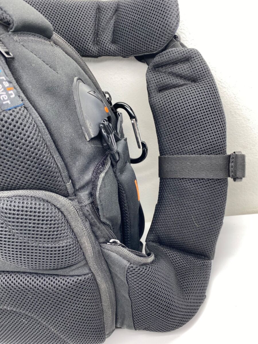 Vanguard UP-RISE34 Crossbody Camera Backpack Padded Air Vanguard UP-RISE34 Crossbody Camera Backpack Padded Air